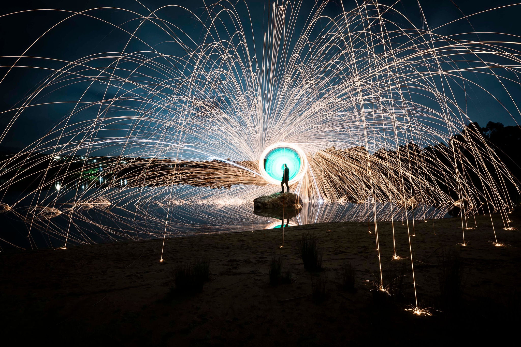  Sparking ideas, creative light painting.