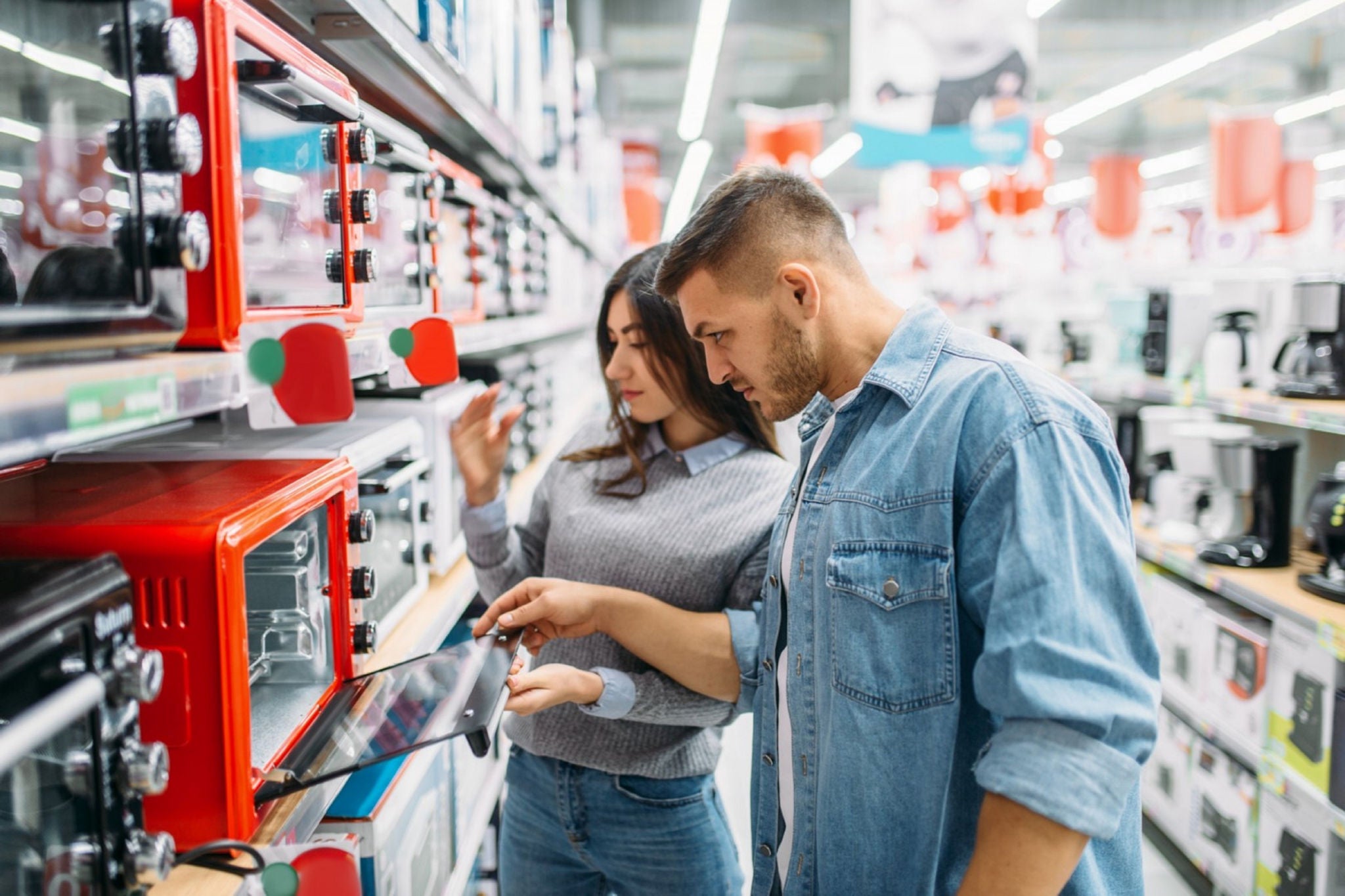 Couple dans un supermarché