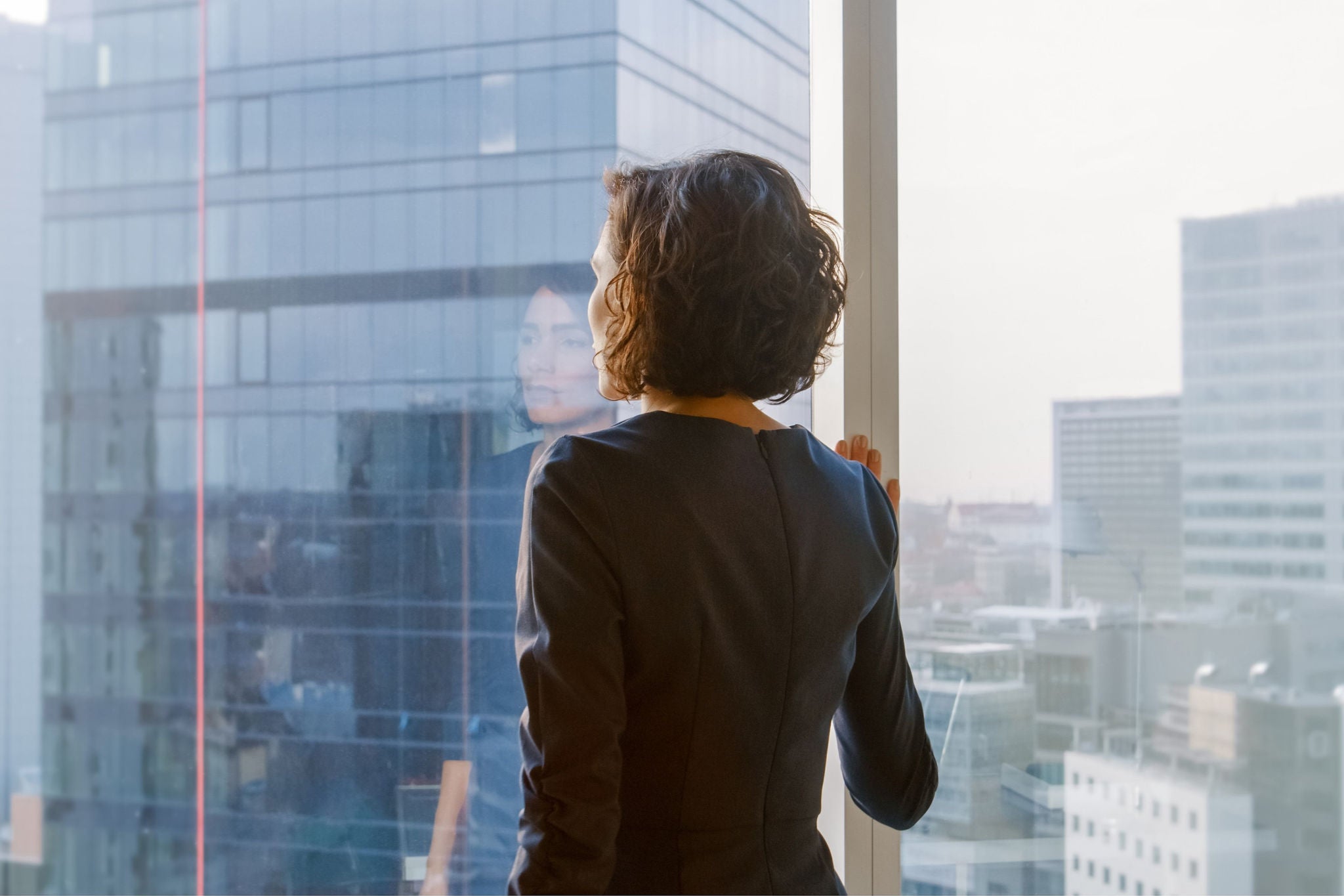 Entrepreneurs hommes et femmes travaillant