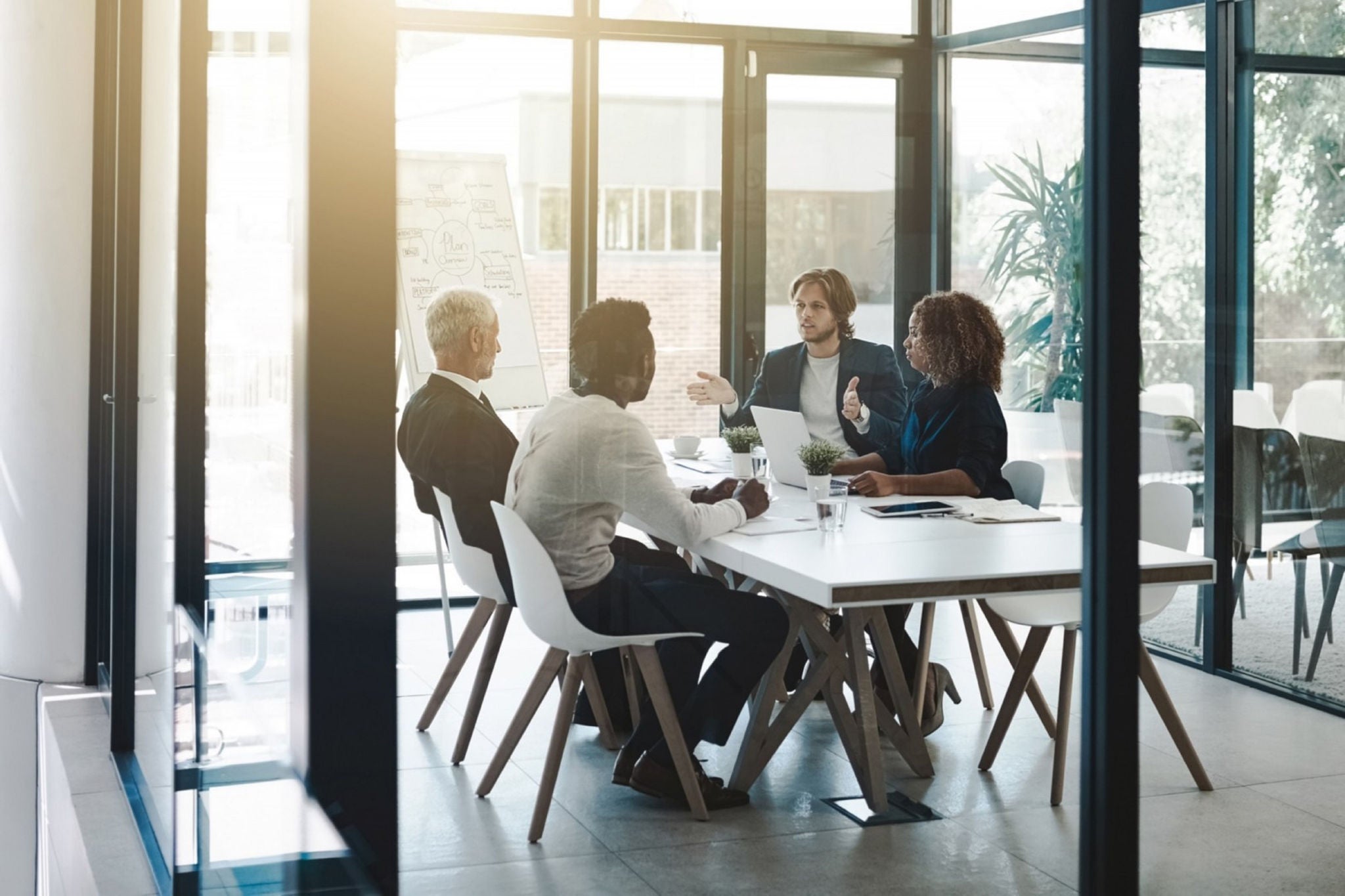 Personnes en réunion de travail