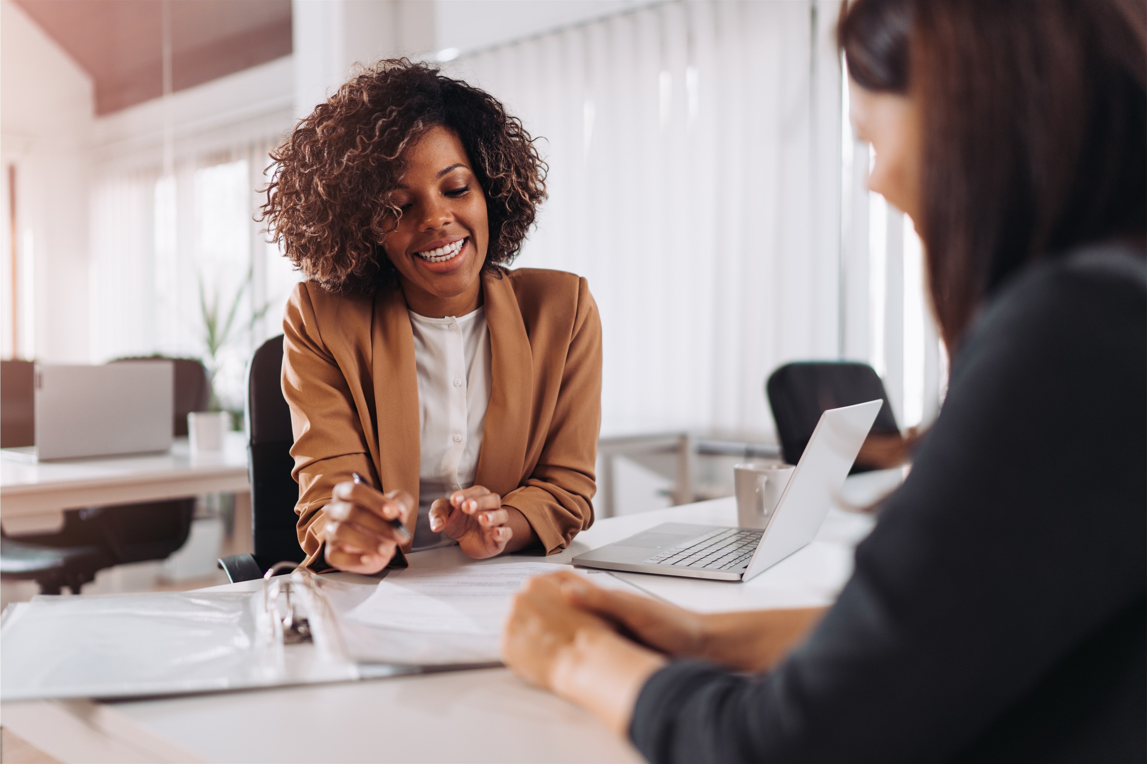 Businesswoman avec une cliente